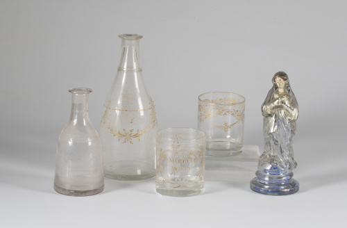 Vaso cilíndrico en cristal con decoración de flores doradas