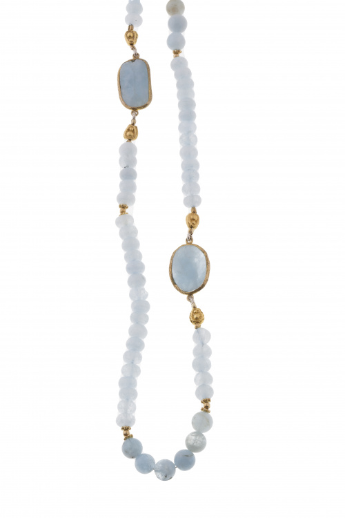 Collar largo de aguamarinas en cuentas esféricas con dos ce