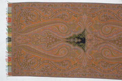 “Pasley” o mantoncillo en lana con decoración de “boteh”, p