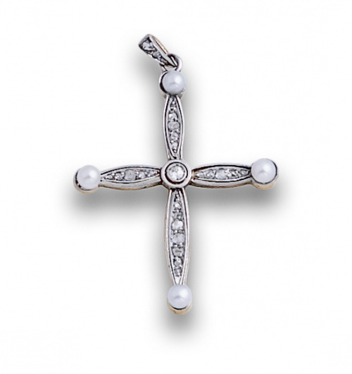 Cruz colgante de pps s XX con brazos de diamantes rematados