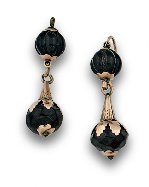 Pendientes largos s.XIX con esferas de vidrio negro en mont