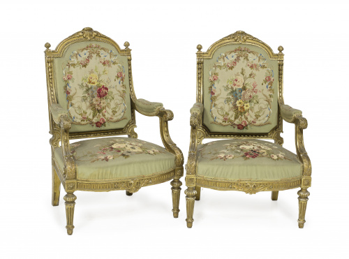 Pareja de butacas de estilo Luis XVI de madera tallada, est