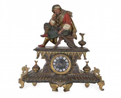 Reloj de sobremesa en metal pintado en frío y dorado.Ff. S