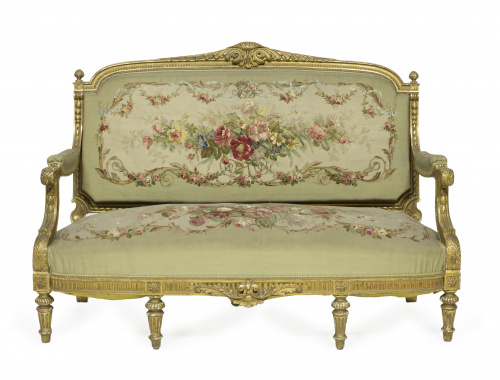 Sofá de estilo Luis XVI de madera tallada y dorada con tapi
