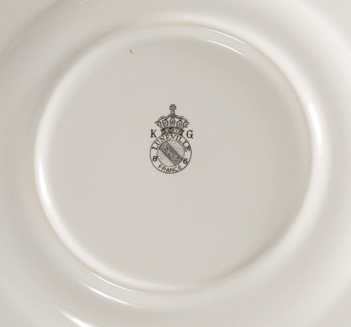 Vajilla en loza esmaltada con motivo “old Strasbourg” con d