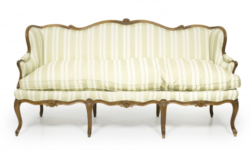 Canapé Luis XV en madera de nogal tallado.Trabajo francés,