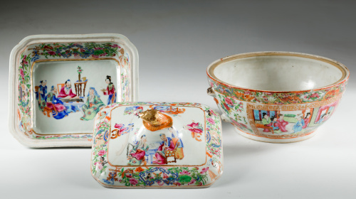 Centro de porcelana esmaltadaTrabajo cantonés, ff. S. XIX 