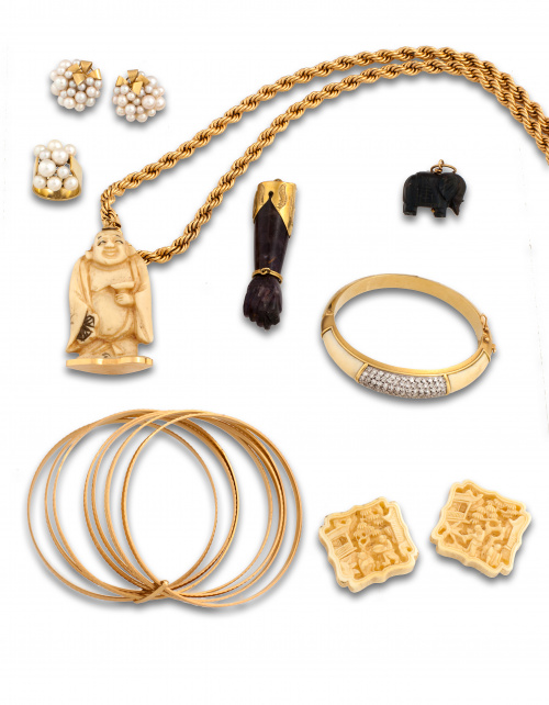 Collar con cordón de oro y figura colgante de netsuke Buda 