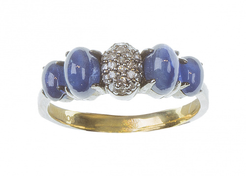 Sortija con óvalo de pavé de brillante entre parejas de cab