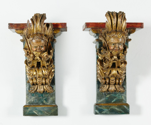 Pareja de ménsulas barrocas en madera tallada, estucada, po