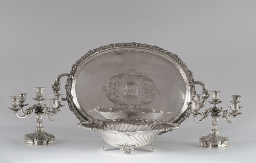 Pareja de candelabros de cinco brazos de luz de plata en su