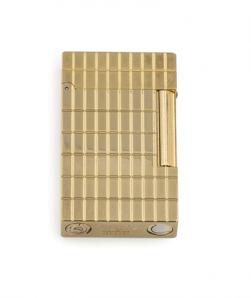 Encendor DUPONT plaqué or con decoración reticulada con for