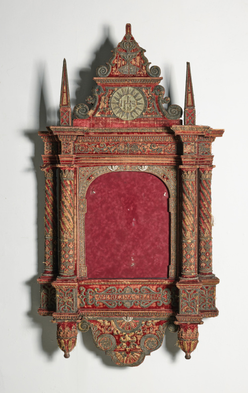 Importante tabernáculo arquitectónico en terciopelo rojo, h