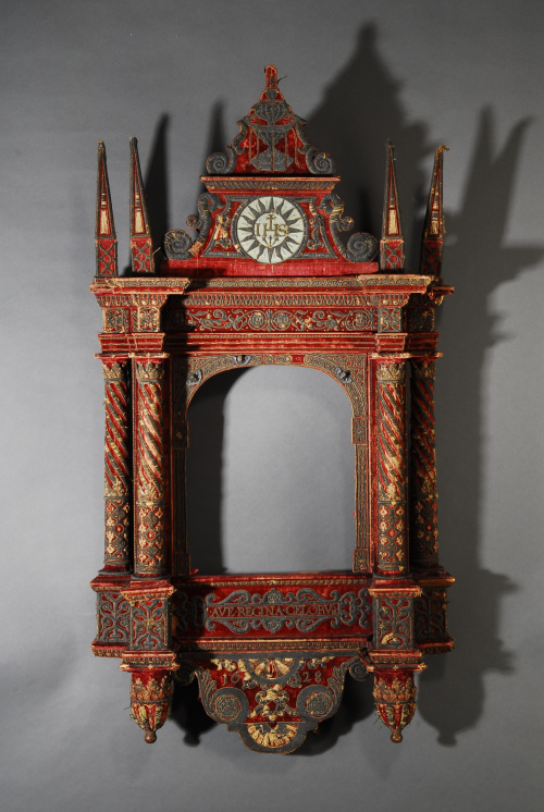 Importante tabernáculo arquitectónico en terciopelo rojo, h