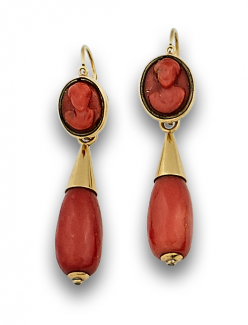 Pendientes largos s.XIX con camafeos y perilla de coral med