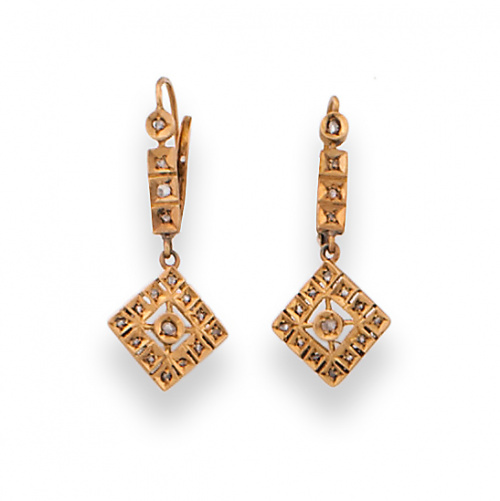 Pendientes largos de pp.s.XX  con diamantes en rombo colgan