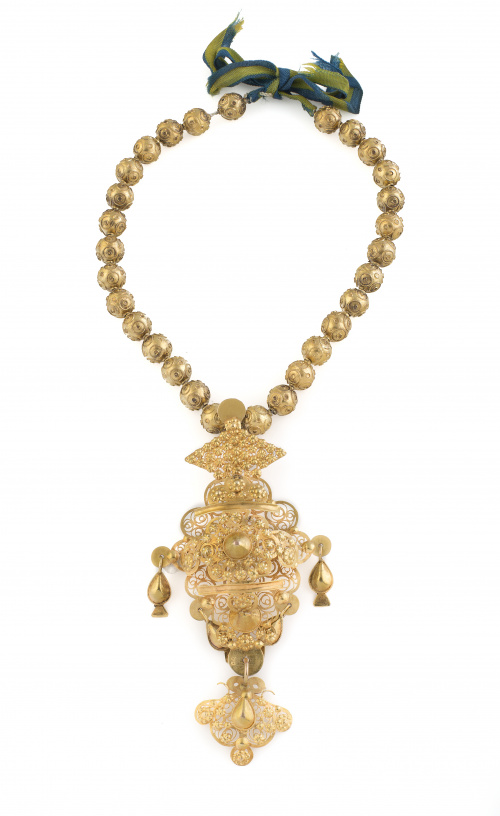 Collar popular charro c. 1860 con 30 cuentas de avellana y 