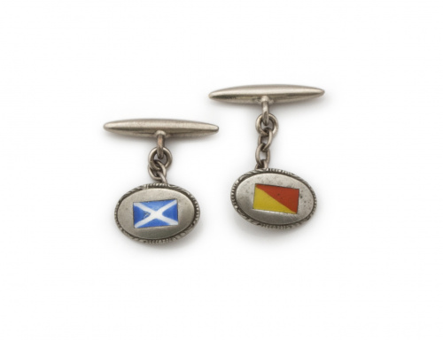 Gemelos ovales con banderas marinas en óvalos, unidos a sub