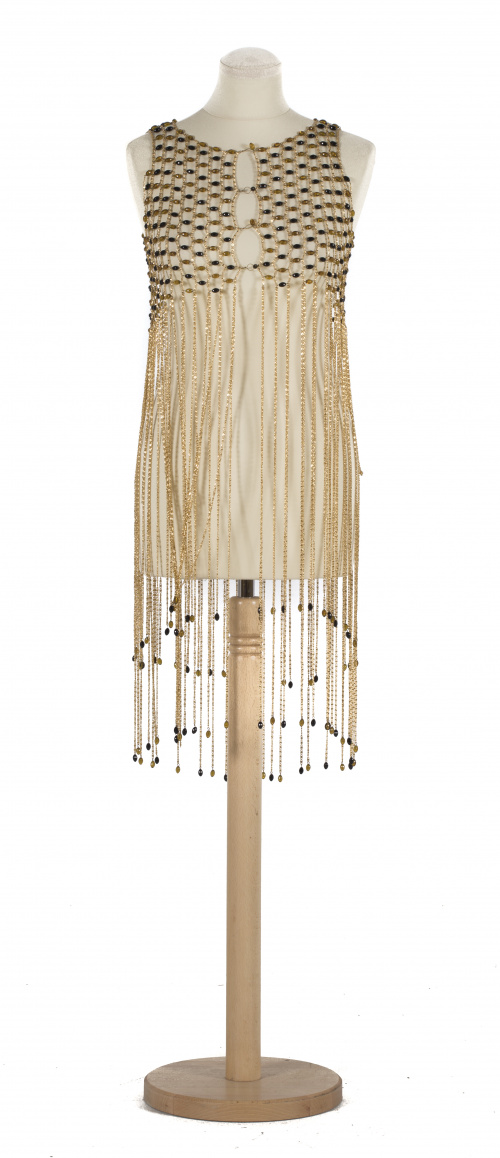Paco Rabanne, (Pasajes, 1934)Chaleco de cadenas doradas y 