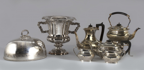 Mantenedor de plata con decoración cincelada de cenefa de h