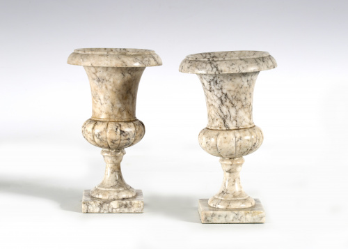 Pareja de copas de mármol gris y blanco.España, S. XIX