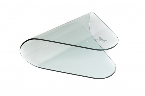 Mesa auxiliar en forma de pinza con logotipo de Louis Vuitt