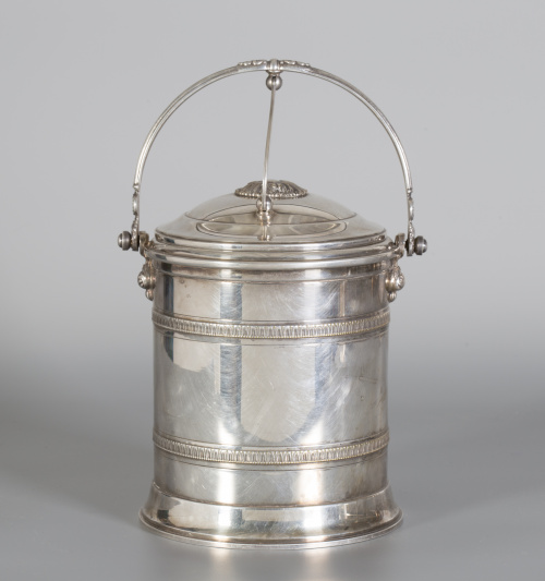 Cubitera de estilo Carlos IV de metal plateado, Loewe, S. X