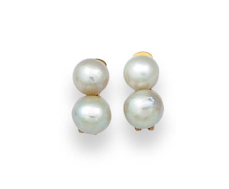 Pendientes con parejas de perla cultivadas en oro de 18k.