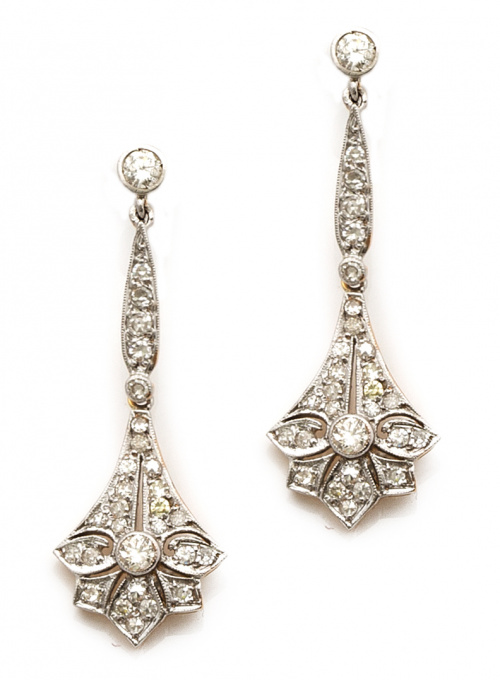 Pendientes largos de brillantes con diseño de flor a modo d