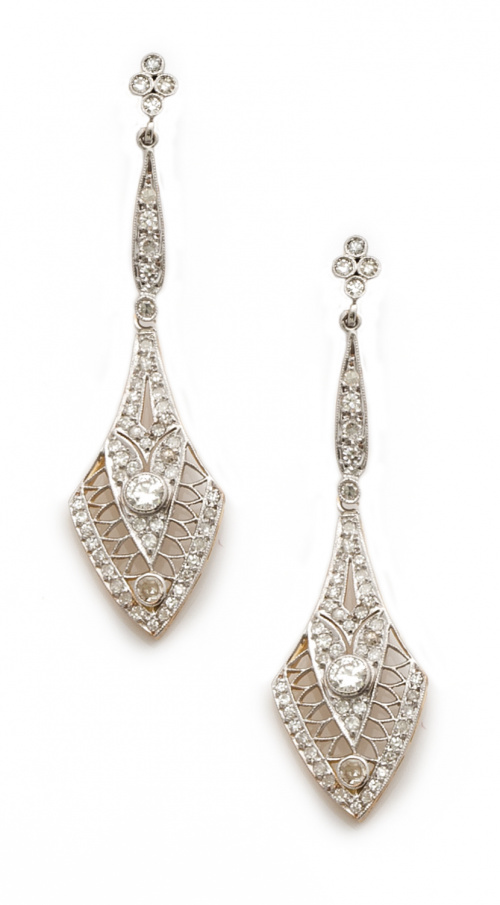 Pendientes largos de brillantes con pieza inferior a modo d