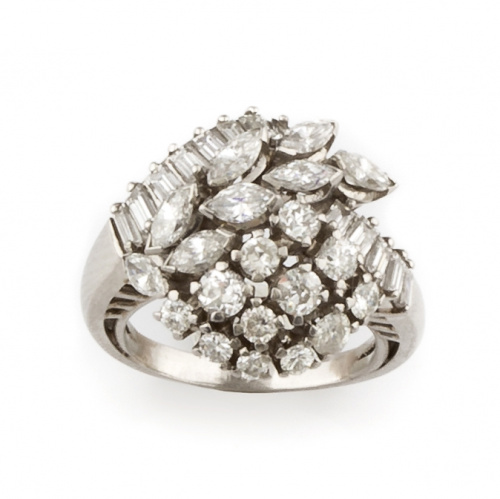 Sortija bombée años 30 con brillantes coronados por dos ban