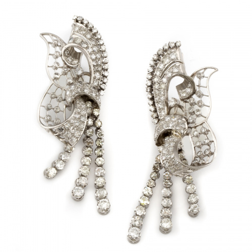 Importantes pendientes de platino y brillantes años 40; con