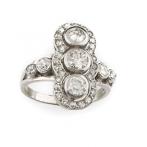 Sortija lanzadera Art-Decó con tres brillantes alineados ro