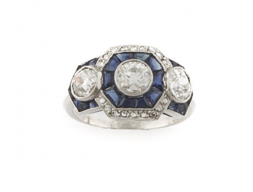 Sortija tresillo Art-Decó con zafiros calibrados enmarcando