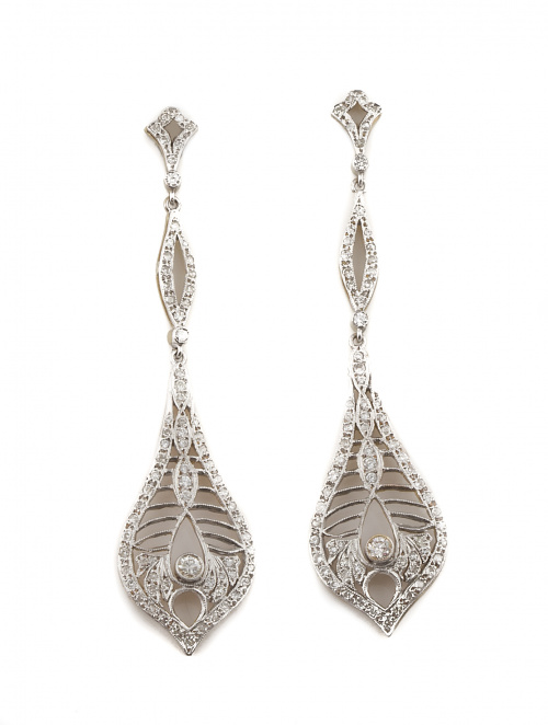 Pendientes largos de brillantes con gran lágrima calada, co