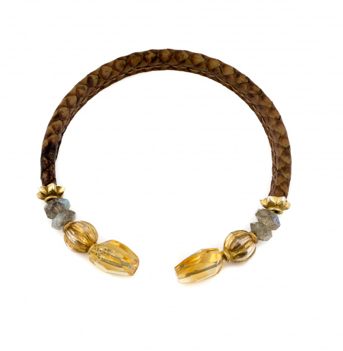 Pareja de pulseras con cuerpo en cuero trenzado encabezadas