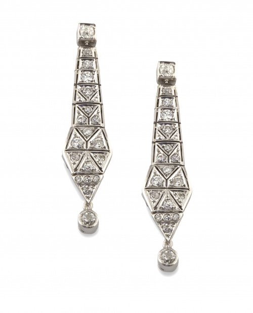 Pendientes largos Art-Decó de platino y brillantes con piez