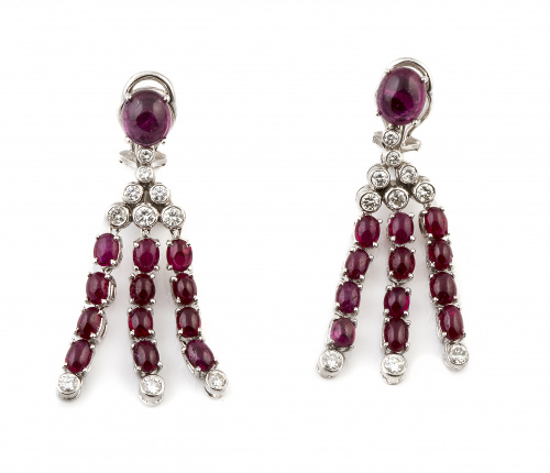 Pendientes largos GREGORY con borlas de cabuchones de rubí 