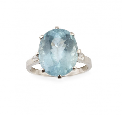 Sortija con aguamarina sintética de talla oval flanqueada p
