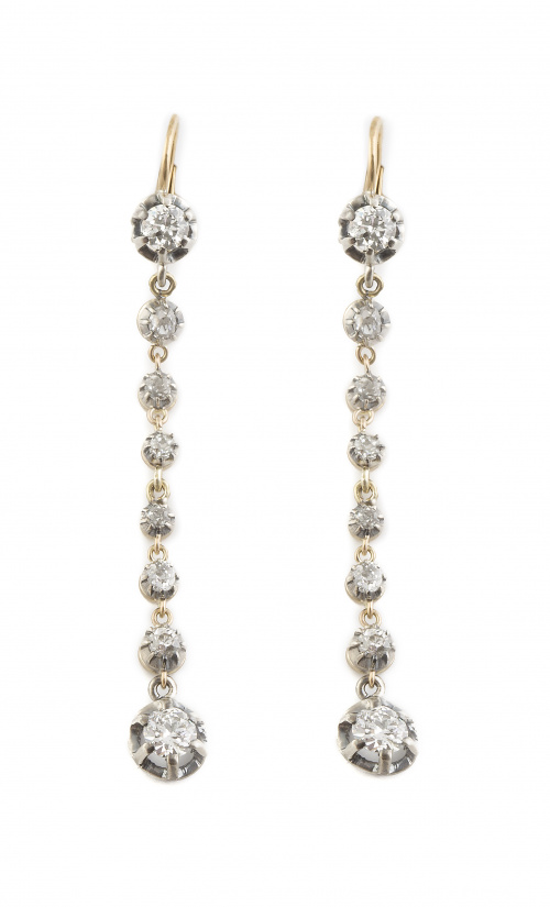 Pendientes largos de pp.S.XX  con línea de brillantes de ta