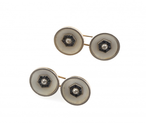 Gemelos Art-Decó circulares en nácar,con brillante en cható