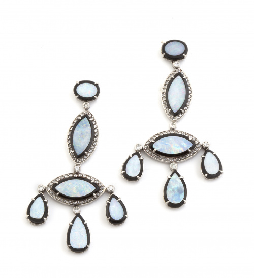 Pendientes largos Art-Decó con ópalos enmarcados en ónix y 
