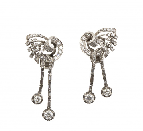 Pendientes largos años 40 con pieza superior en forma de ab