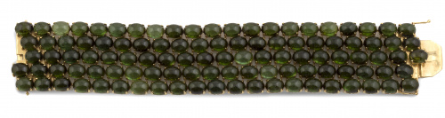 Brazalete de cabuchones de turmalinas verdes dispuestos en 