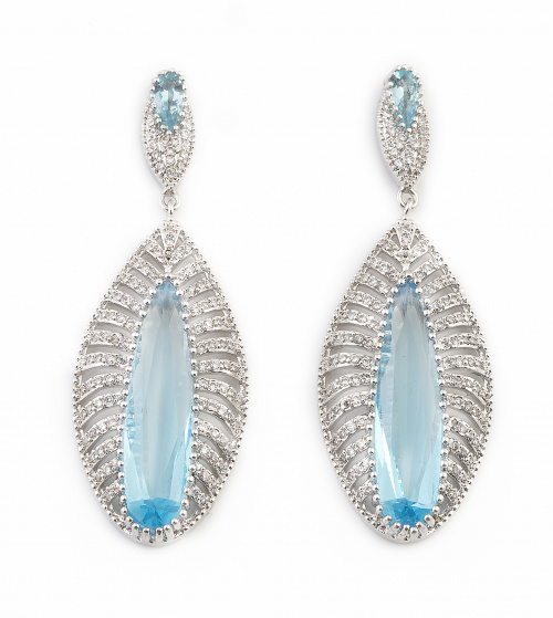 Pendientes largos en forma de perilla estilizada, con aguam