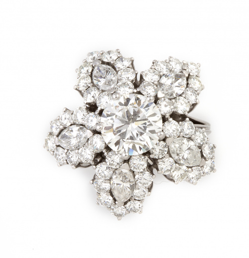 Importante sortija flor con centro de brillante de 2,25 ct,