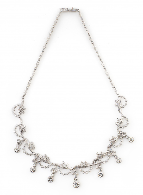 Gargantilla de brillantes con guirnaldas encadenadas y chat