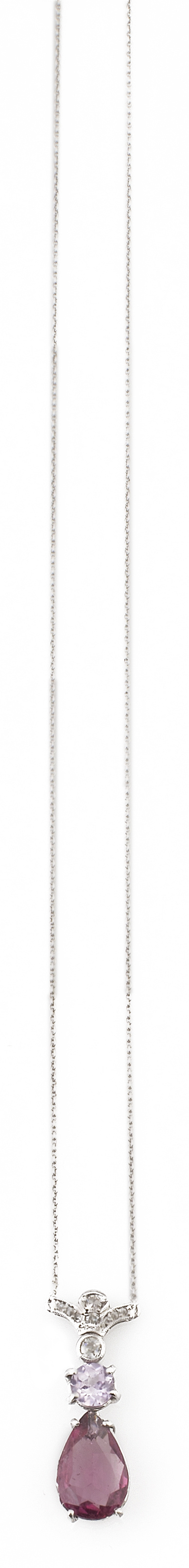 Colgante de rubelita talla perilla con brillantes y zafiro 