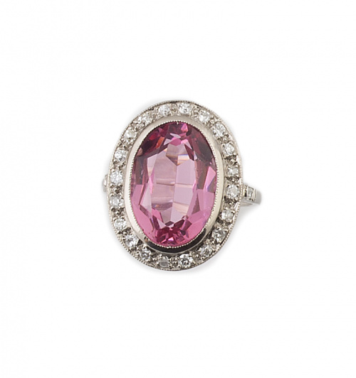 Sortija de pp.S. XX con rosa de Francia oval orlada de bril