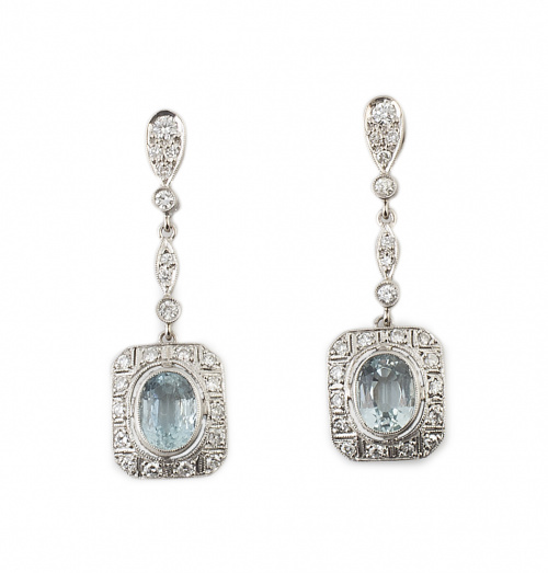 Pendientes largos estilo Art-Decó con aguamarina oval en ma